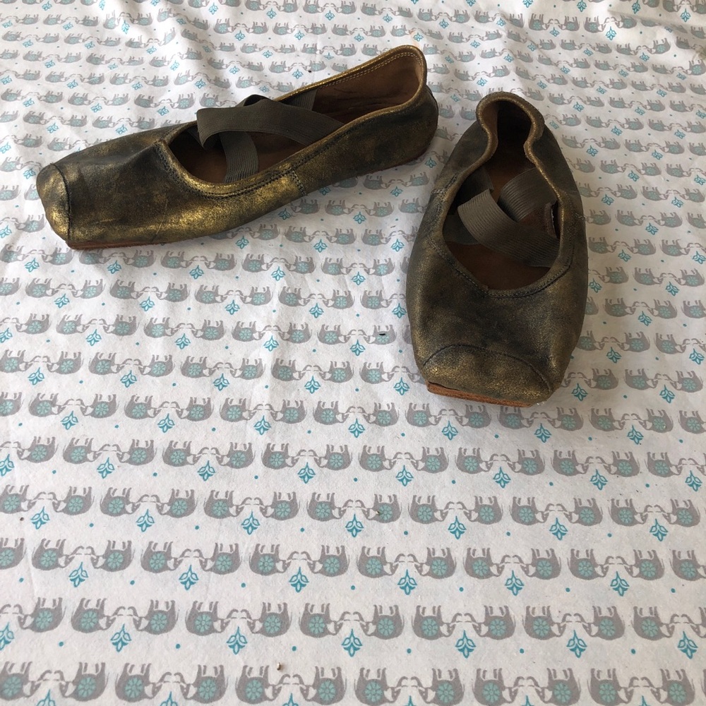 Magnolia Pearl gold/bronze ballerina slippers size 39.